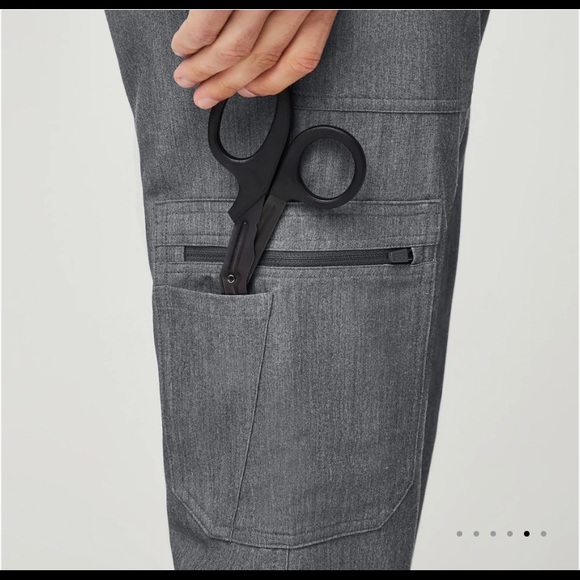 Men’s Figs Cairo Scrub Pants - Graphite - Picture 3 of 5